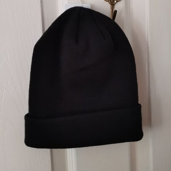 Ellesse Beanie - NEW WITH TAGS - Picture 2 of 2